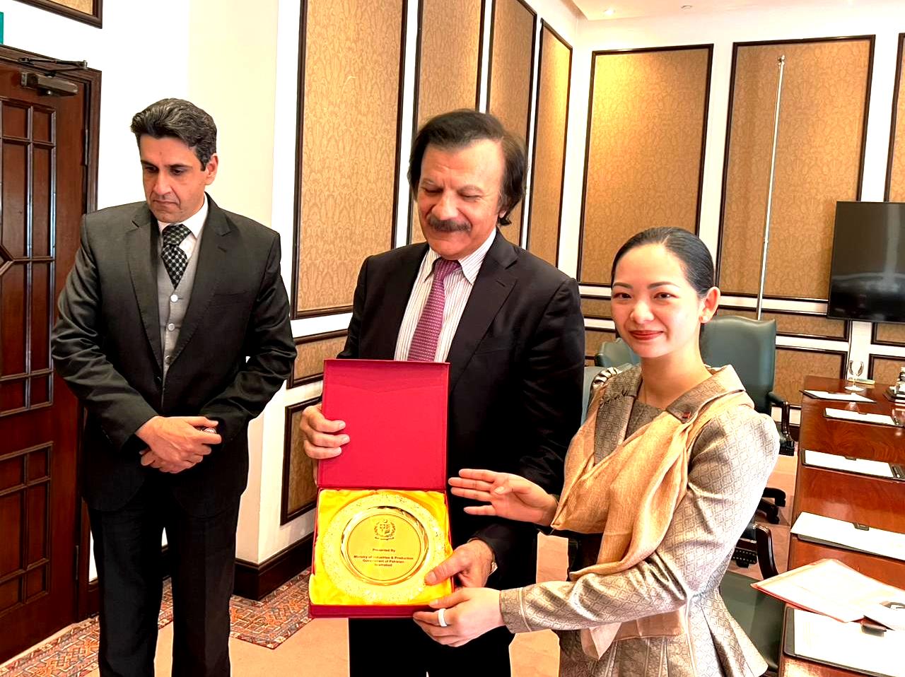 Pakistan Eyes Textile & SME Collaboration with Cambodia!